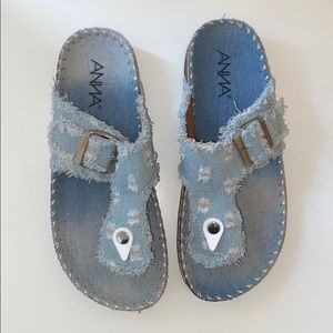 Denim blue flats IS SIZE: 61/2